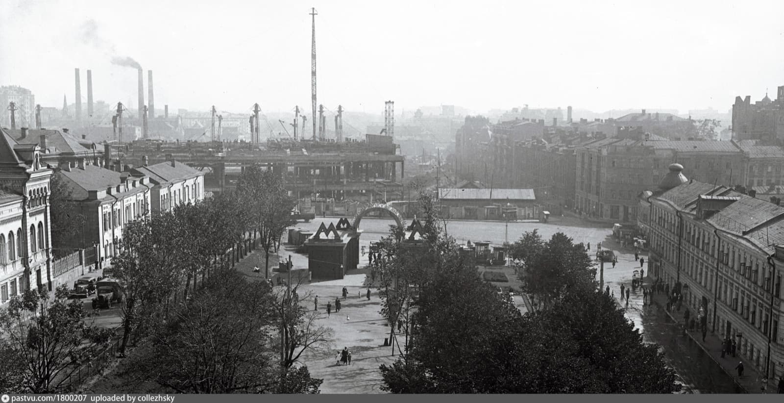 От Ломоносова до Энгельса. Экскурсия с завтраком. А завтрак с шампанским.